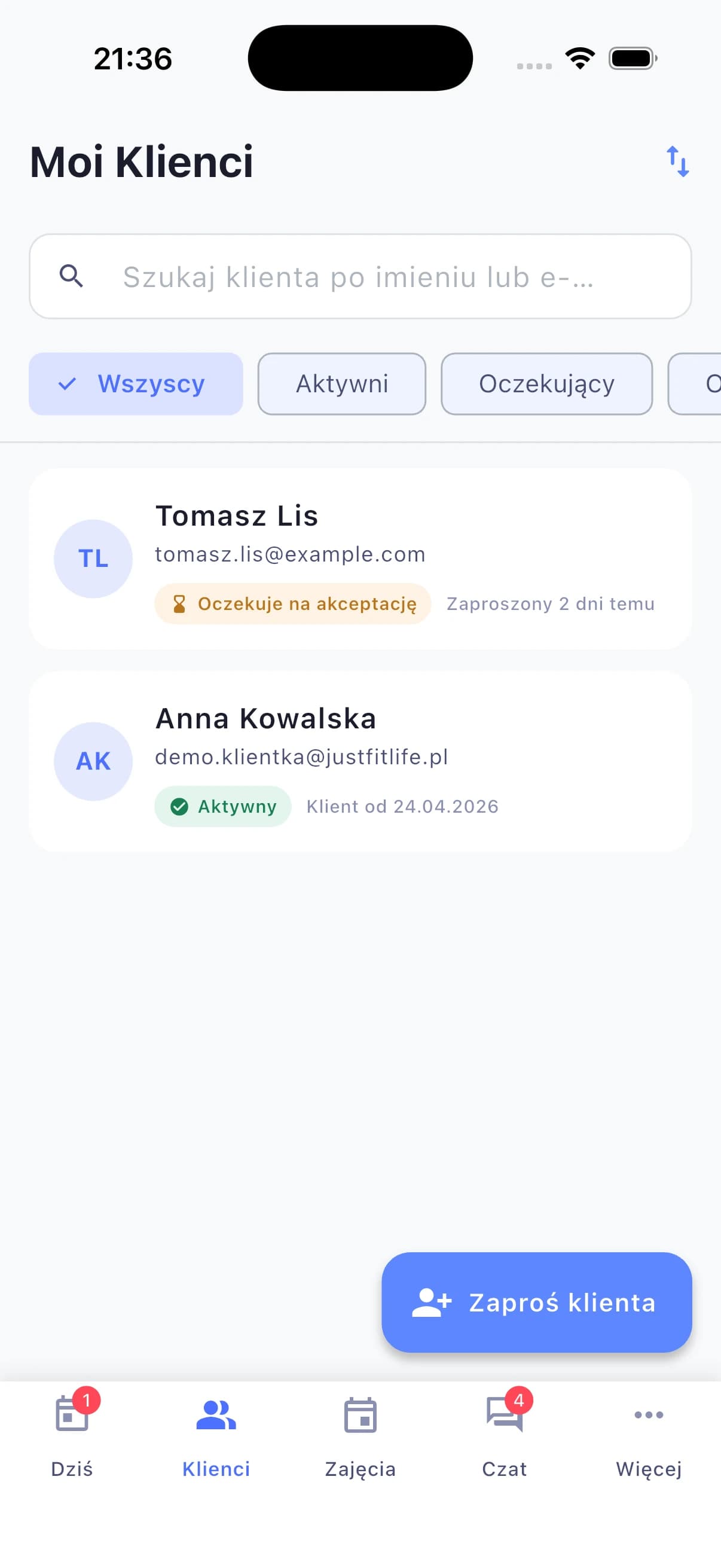 Lista klientów z podziałem na aktywnych i zaproszonych