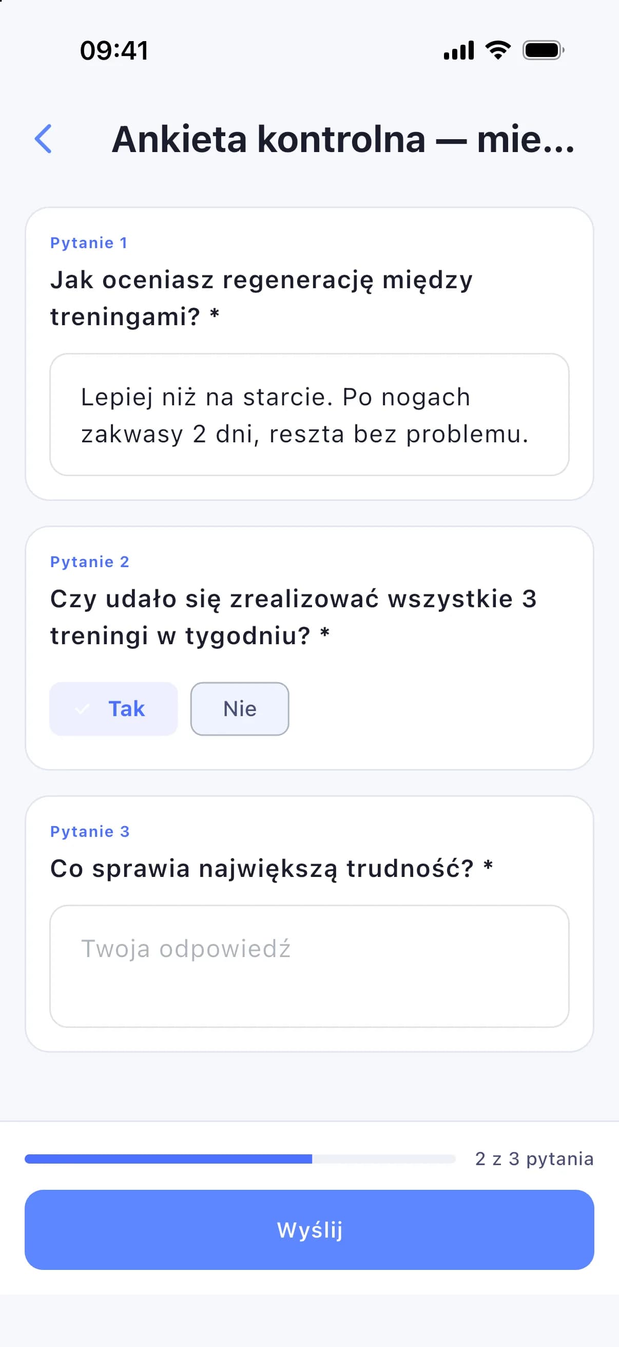 Klient wypełnia ankietę w aplikacji, pasek pokazuje postęp